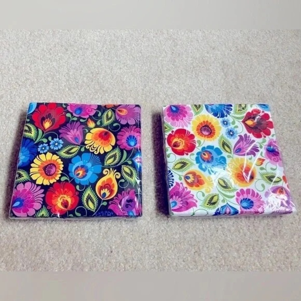 Beautiful sets of colorful floral paper napkins